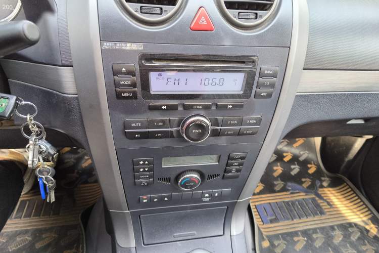 Used Haval H5 Classic 2010 Zhizun Edition 2.4L Four-Wheel Drive Comfort Model Audio And AC Panel