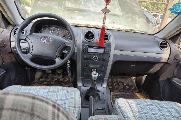 Used Haval H5 Classic 2010 Zhizun Edition 2.4L Four-Wheel Drive Comfort Model Center Console