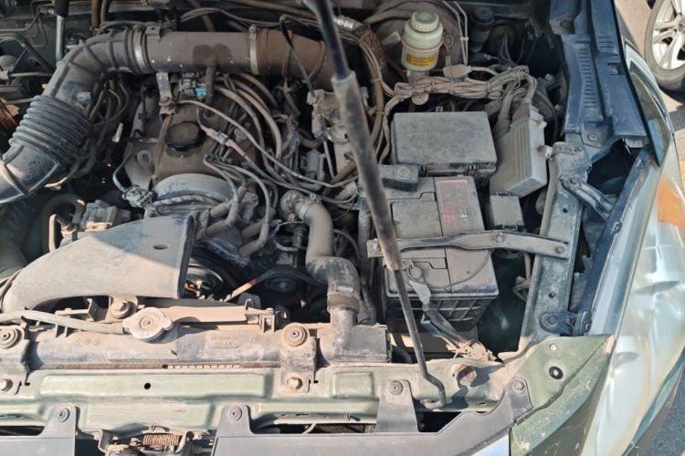 Used Haval H5 Classic 2010 European-style 2.0L Two-Wheel-Drive Luxury Model Engine Bay Left