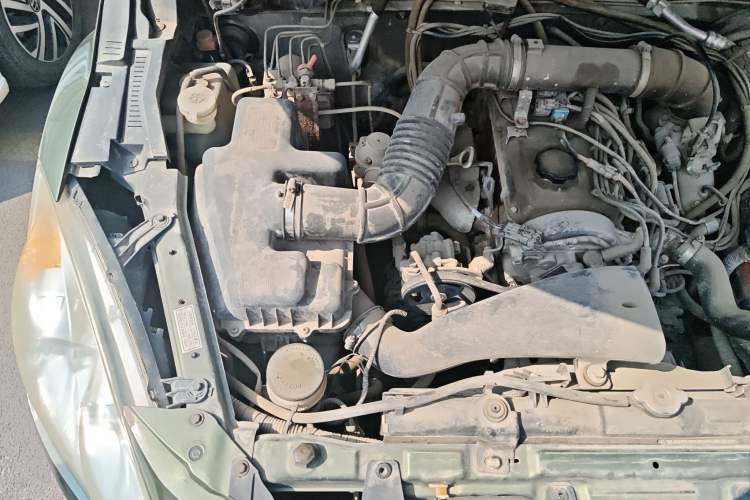 Used Haval H5 Classic 2010 European-style 2.0L Two-Wheel-Drive Luxury Model Engine Bay Right