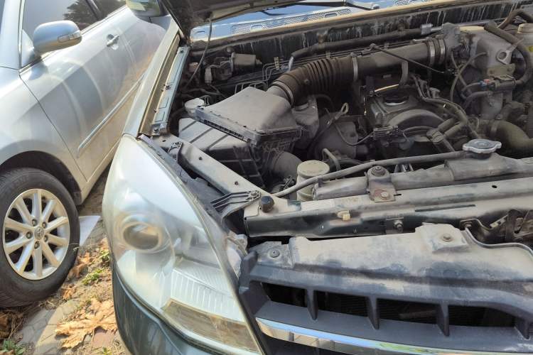 Used Haval H5 Classic 2010 Zhizun Edition 2.4L Four-Wheel Drive Comfort Model Engine Bay Right
