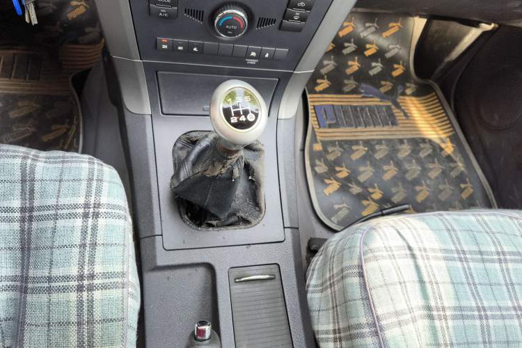 Used Haval H5 Classic 2010 Zhizun Edition 2.4L Four-Wheel Drive Comfort Model Gear Lever
