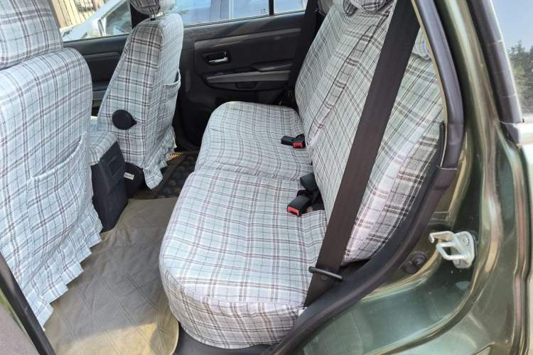 Used Haval H5 Classic 2010 Zhizun Edition 2.4L Four-Wheel Drive Comfort Model Left Rear Seat