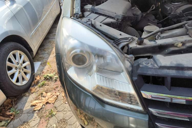 Used Haval H5 Classic 2010 Zhizun Edition 2.4L Four-Wheel Drive Comfort Model Right Front Headlight