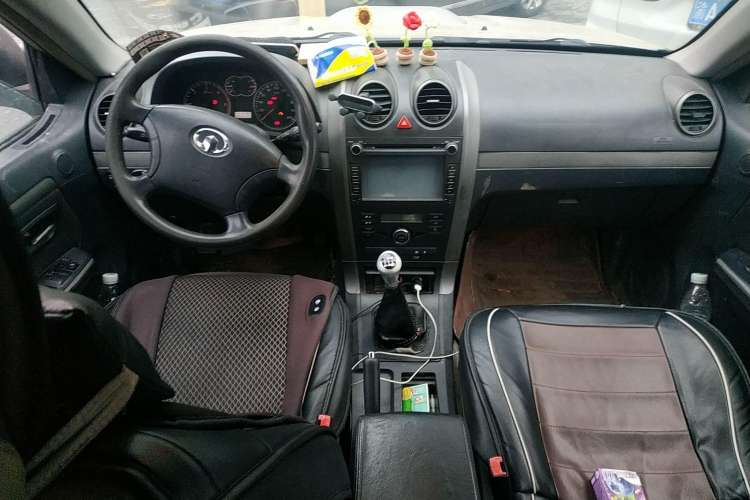 Used Haval H5 Classic 2010 Zhizun Edition 2.5 TCI Two-Wheel Drive Comfort Model Center Console