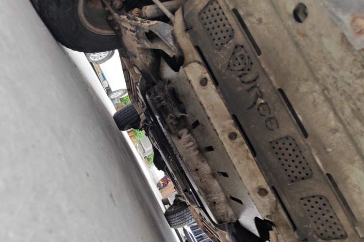 Used Haval H5 Classic 2010 Zhizun Edition 2.5 TCI Four-Wheel Drive Comfort Model Chassis Front