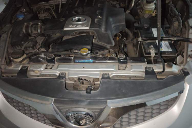 Used Haval H5 Classic 2010 European-style Version Green & Quiet 2.0T Manual Two-Wheel Drive Comfort Edition Engine Bay