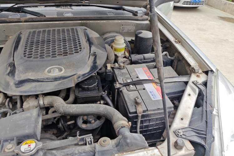 Used Haval H5 Classic 2010 Zhizun Edition 2.5 TCI Four-Wheel Drive Comfort Model Engine Bay Left
