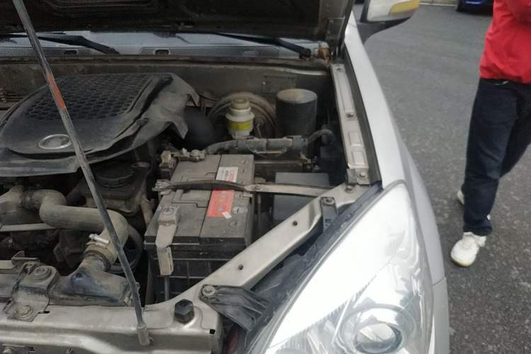 Used Haval H5 Classic 2010 Zhizun Edition 2.5 TCI Two-Wheel Drive Comfort Model Engine Bay Left