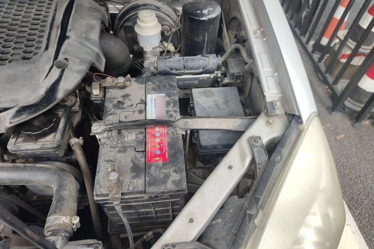 Used Haval H5 Classic 2010 Zhizun Edition 2.5 TCI Two-Wheel-Drive Luxury Model Engine Bay Left
