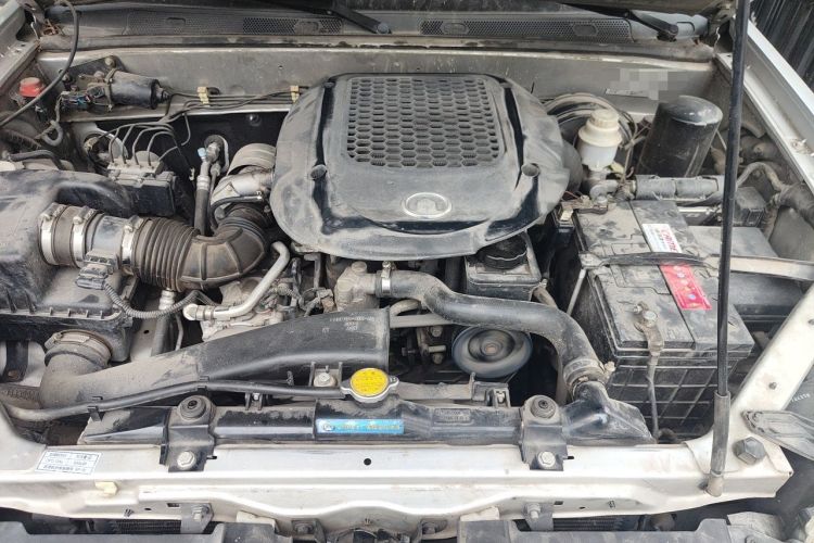 Used Haval H5 Classic 2010 Zhizun Edition 2.5 TCI Two-Wheel-Drive Luxury Model Engine Bay