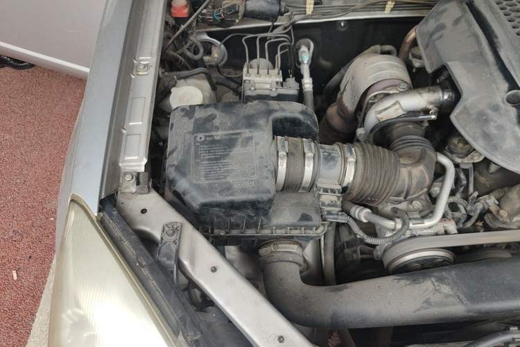 Used Haval H5 Classic 2010 Zhizun Edition 2.5 TCI Two-Wheel-Drive Luxury Model Engine Bay Right
