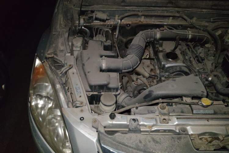 Used Haval H5 Classic 2010 European-style 2.0L Two-Wheel-Drive Luxury Model Engine Bay Right