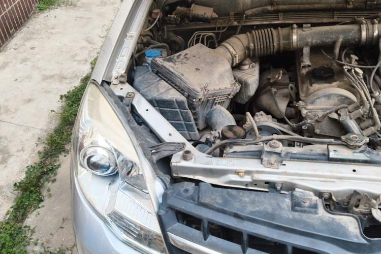 Used Haval H5 Classic 2010 Zhizun Edition 2.4L Four-Wheel Drive Luxury Model Engine Bay Right