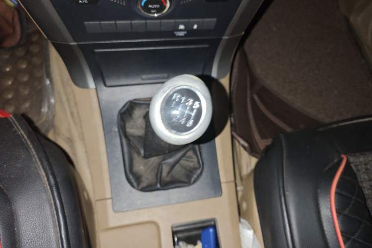 Used Haval H5 Classic 2010 European-style Version Green & Quiet 2.0T Manual Two-Wheel Drive Comfort Edition Gear Lever