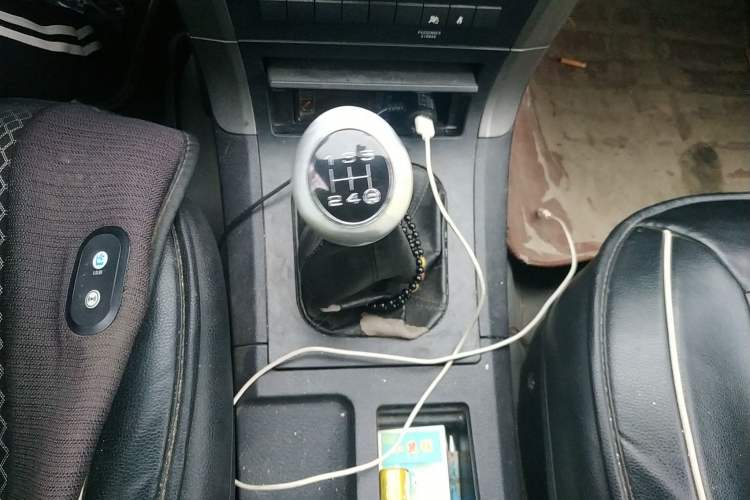 Used Haval H5 Classic 2010 Zhizun Edition 2.5 TCI Two-Wheel Drive Comfort Model Gear Lever