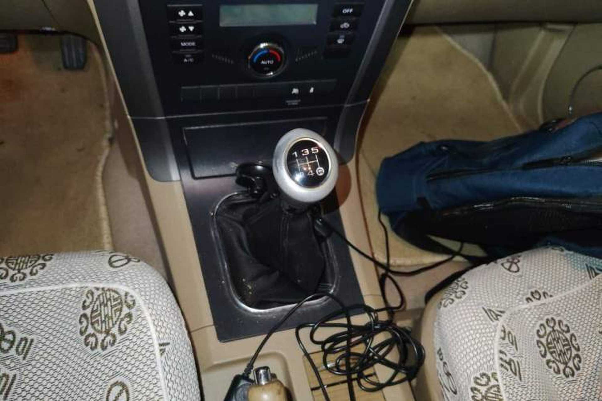 Used Haval H5 Classic 2010 European-style 2.0L Two-Wheel-Drive Luxury Model Gear Lever