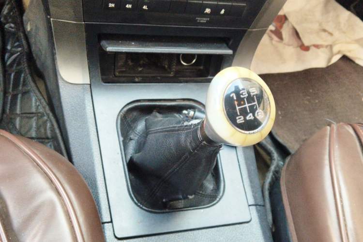 Used Haval H5 Classic 2010 Zhizun Edition 2.4L Four-Wheel Drive Luxury Model Gear Lever