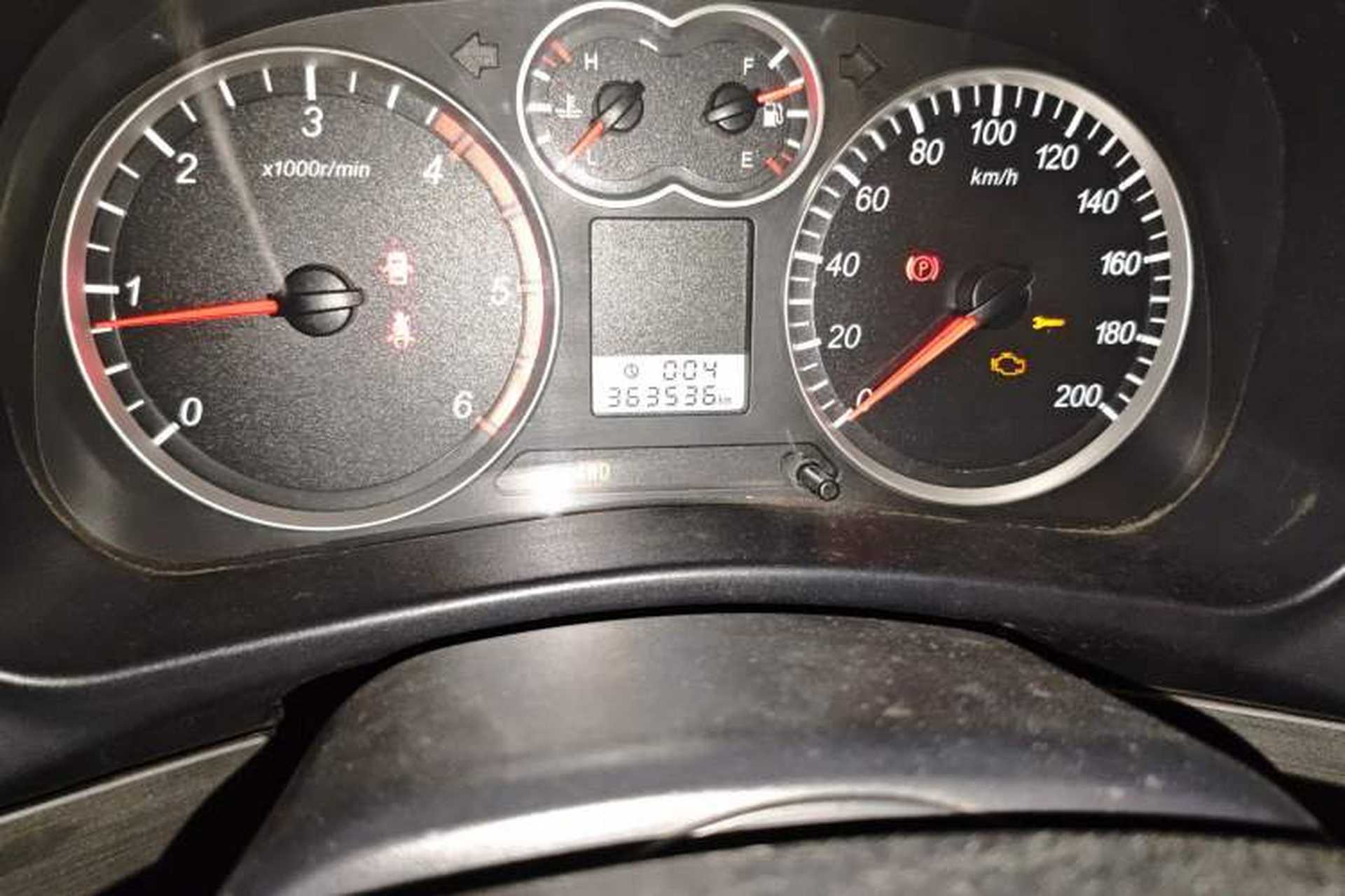 Used Haval H5 Classic 2010 ZhiZun Edition 2.5 TCI Four-Wheel Drive Luxury Model Odometer Close Up