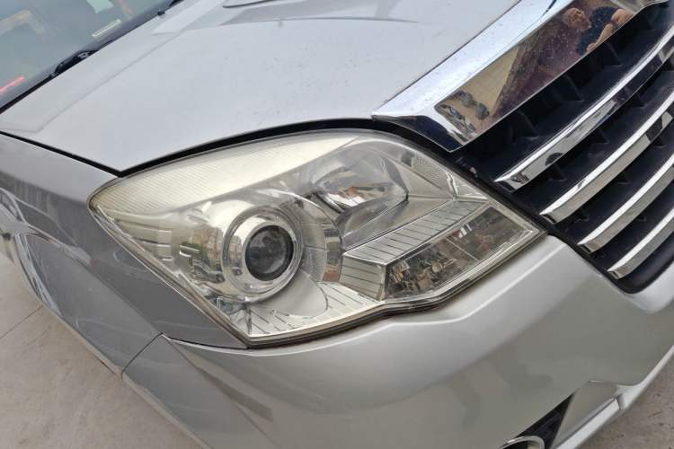 Used Haval H5 Classic 2010 Zhizun Edition 2.5 TCI Four-Wheel Drive Comfort Model Right Front Headlight