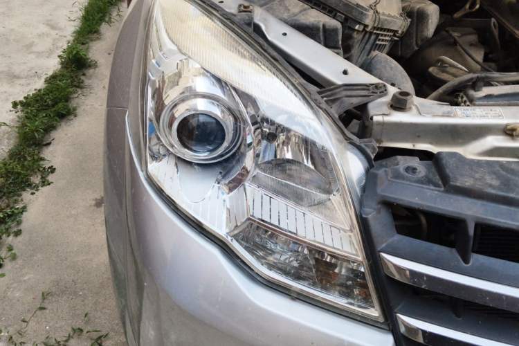 Used Haval H5 Classic 2010 Zhizun Edition 2.4L Four-Wheel Drive Luxury Model Right Front Headlight