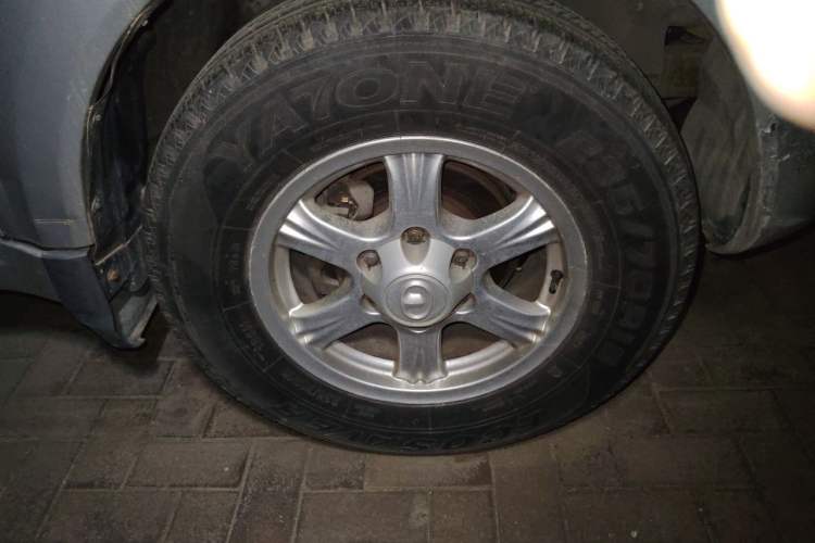 Used Haval H5 Classic 2010 European-style 2.0L Two-Wheel-Drive Luxury Model Right Front Wheel Hub