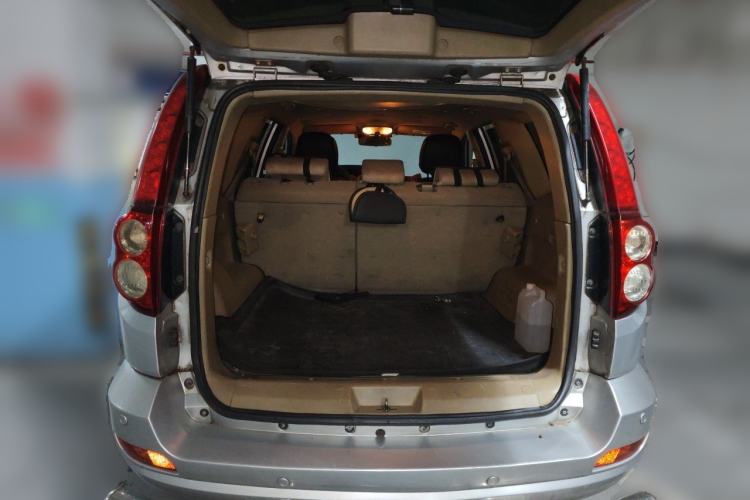 Used Haval H5 Classic 2010 European-style Version Green & Quiet 2.0T Manual Two-Wheel Drive Comfort Edition Trunk