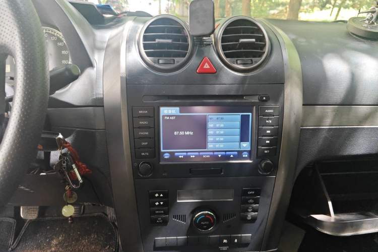 Used Haval H5 Classic 2010 Zhizun Edition 2.5 TCI Two-Wheel Drive Comfort Model Audio And AC Panel