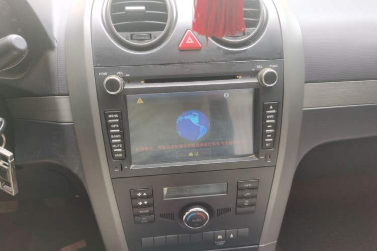 Used Haval H5 Classic 2011 Zhizun Edition 2.0L Two-Wheel Drive Luxury Model Audio And AC Panel