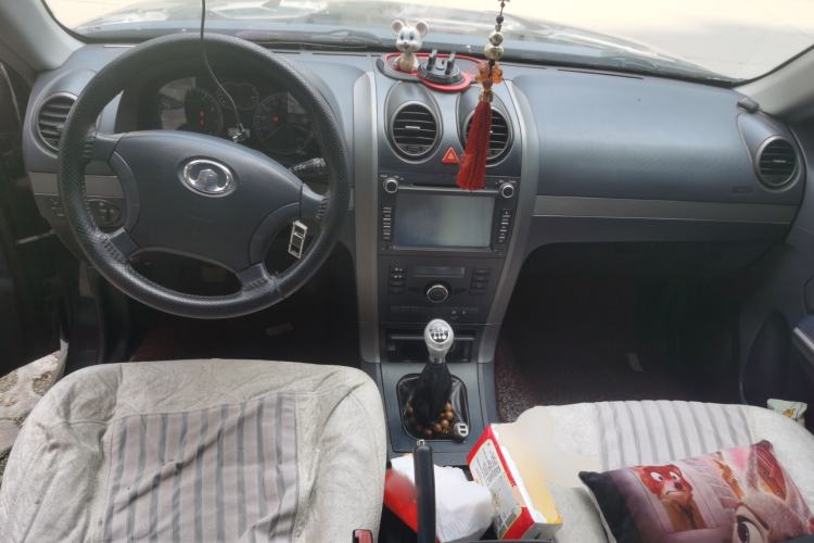 Used Haval H5 Classic 2011 Zhizun Edition 2.0L Two-Wheel Drive Luxury Model Center Console