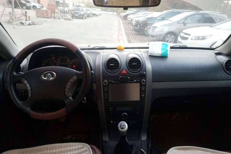Used Haval H5 Classic 2011 Zhizun Edition 2.4L Four-Wheel Drive Deluxe Differential Version Center Console