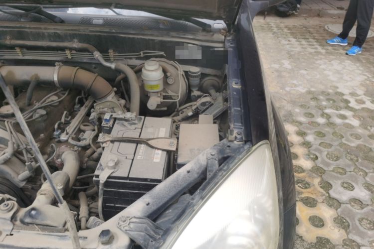 Used Haval H5 Classic 2011 Zhizun Edition 2.0L Two-Wheel Drive Luxury Model Engine Bay Left