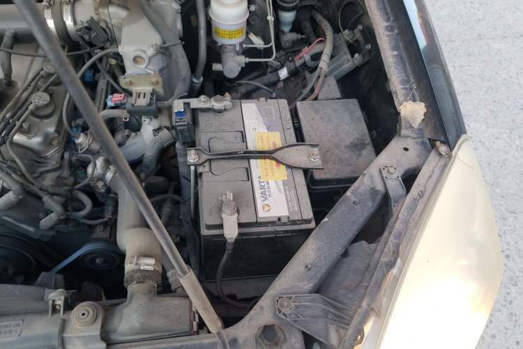 Used Haval H5 Classic 2011 Zhizun Edition 2.4L Four-Wheel Drive Deluxe Differential Version Engine Bay Left