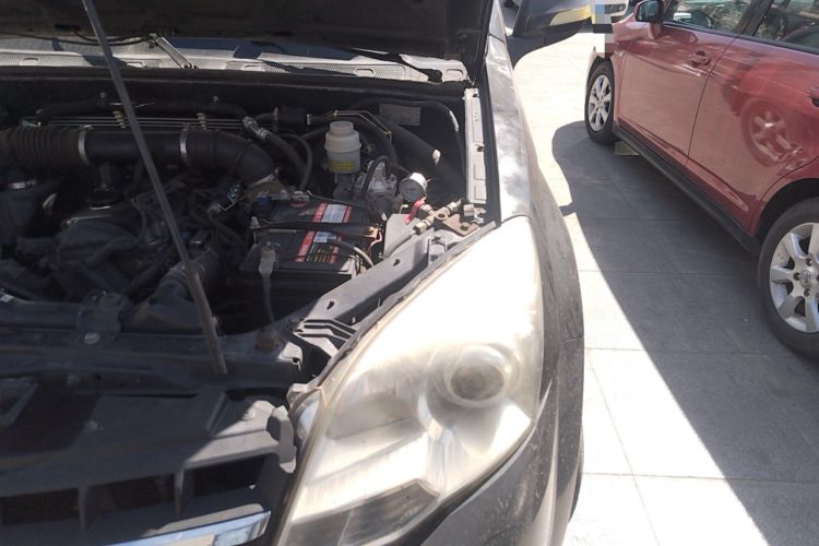 Used Haval H5 Classic 2011 Zhizun Edition 2.0L Two-Wheel Drive Luxury Model Engine Bay Left