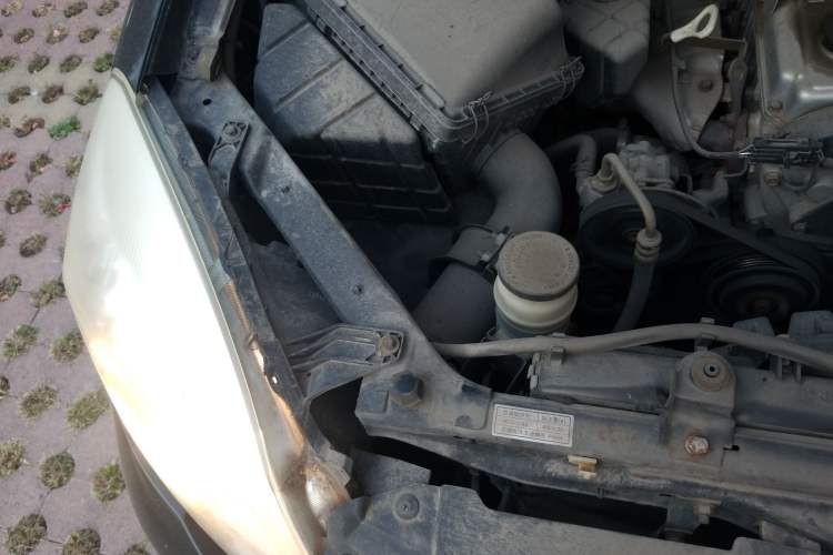 Used Haval H5 Classic 2011 Zhizun Edition 2.4L Four-Wheel Drive Deluxe Differential Version Engine Bay Right