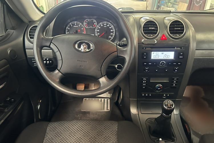 Used Haval H5 Classic 2011 Zhizun Edition 2.4L Four-Wheel Drive Deluxe Differential Version Interior 1