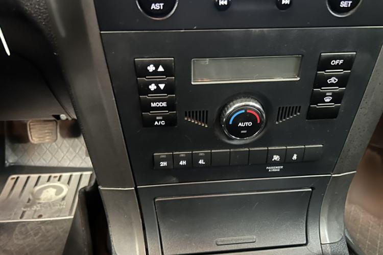 Used Haval H5 Classic 2011 Zhizun Edition 2.4L Four-Wheel Drive Deluxe Differential Version Interior 2