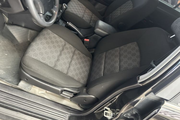 Used Haval H5 Classic 2011 Zhizun Edition 2.4L Four-Wheel Drive Deluxe Differential Version Interior 4