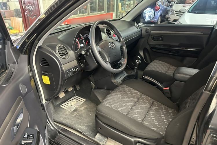 Used Haval H5 Classic 2011 Zhizun Edition 2.4L Four-Wheel Drive Deluxe Differential Version Interior 5