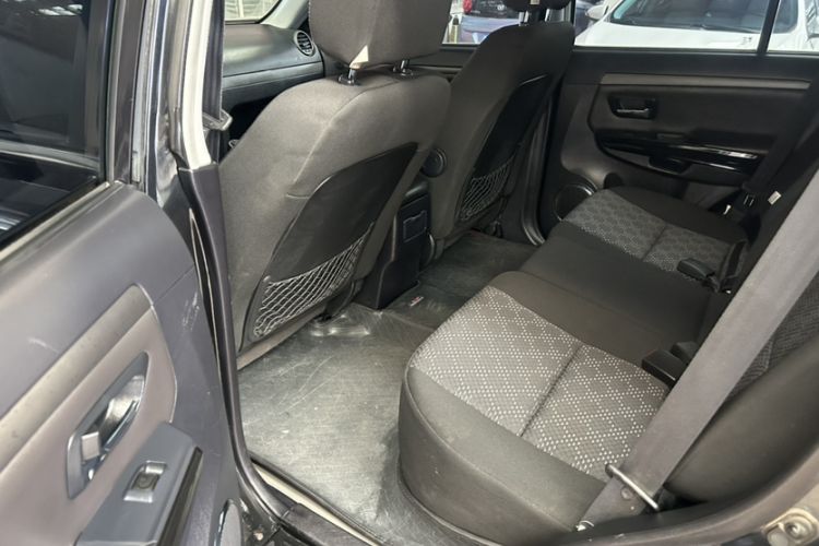 Used Haval H5 Classic 2011 Zhizun Edition 2.4L Four-Wheel Drive Deluxe Differential Version Interior 6