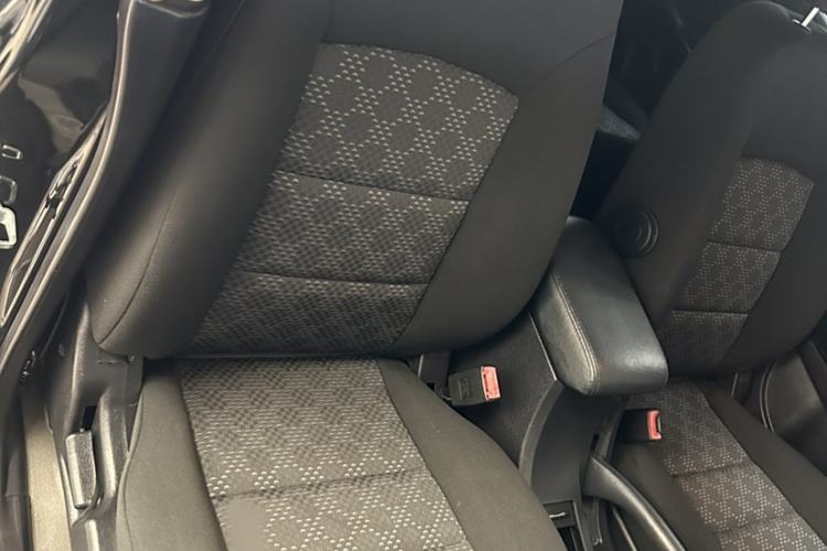 Used Haval H5 Classic 2011 Zhizun Edition 2.4L Four-Wheel Drive Deluxe Differential Version Interior 8
