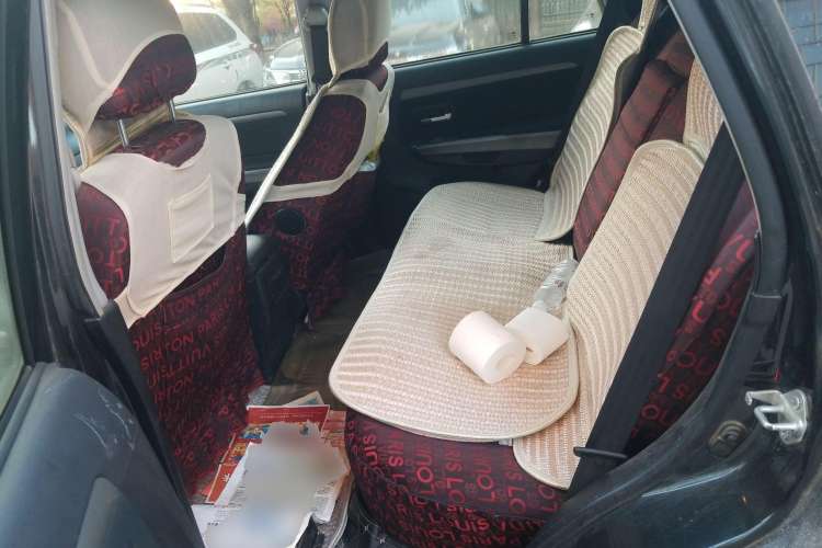 Used Haval H5 Classic 2011 Zhizun Edition 2.4L Four-Wheel Drive Deluxe Differential Version Left Rear Seat
