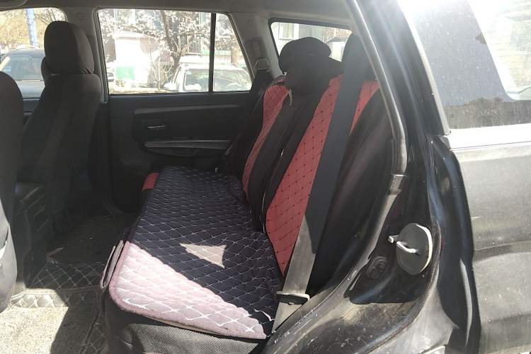 Used Haval H5 Classic 2011 Zhizun Edition 2.0L Two-Wheel Drive Luxury Model Left Rear Seat