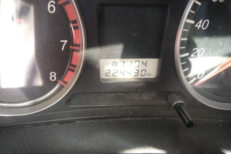 Used Haval H5 Classic 2011 Zhizun Edition 2.0L Two-Wheel Drive Luxury Model Odometer Close Up