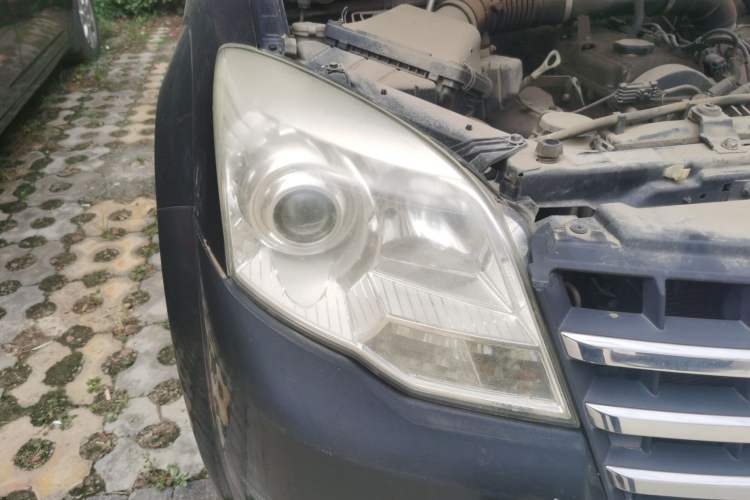 Used Haval H5 Classic 2011 Zhizun Edition 2.0L Two-Wheel Drive Luxury Model Right Front Headlight