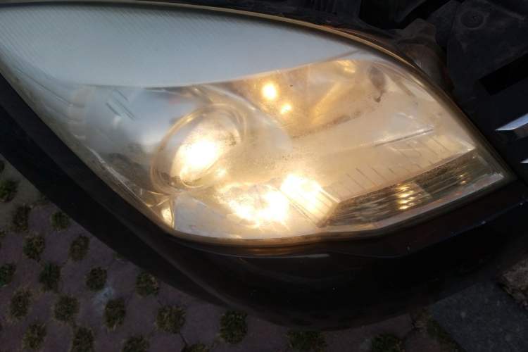 Used Haval H5 Classic 2011 Zhizun Edition 2.4L Four-Wheel Drive Deluxe Differential Version Right Front Headlight