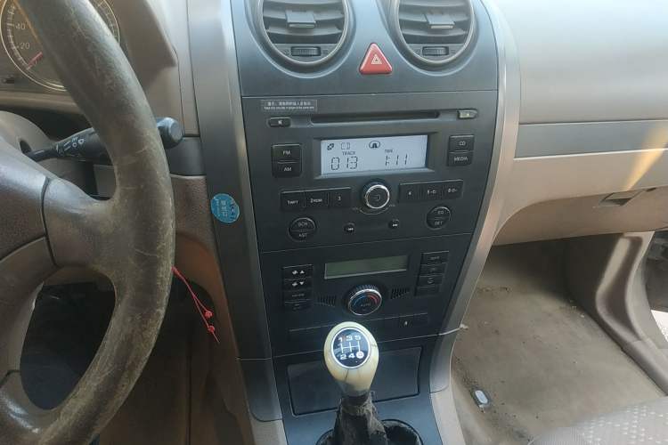 Used Haval H5 Classic 2011 Zhizun Edition 2.0L Two-Wheel Drive Luxury Model Audio And AC Panel