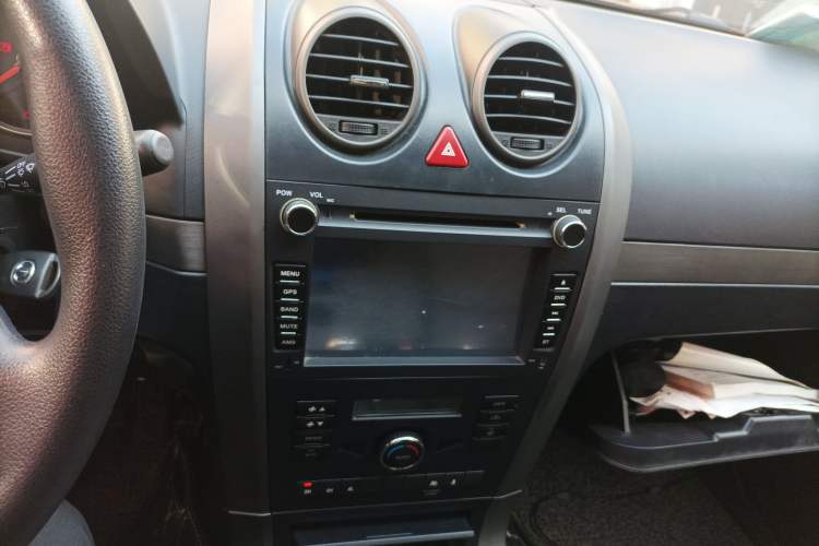Used Haval H5 Classic 2011 Zhizun Edition 2.4L Four-Wheel Drive Deluxe Differential Version Audio And AC Panel