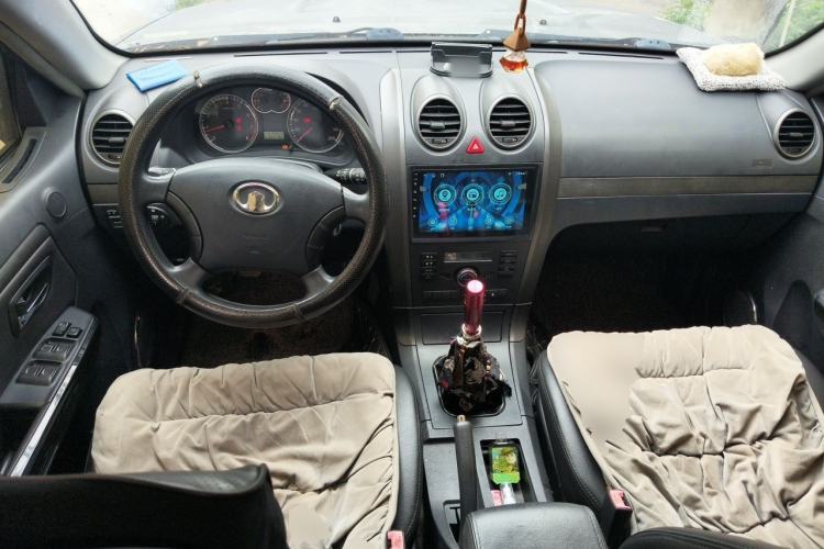 Used Haval H5 Classic 2011 Zhizun Edition 2.0L Two-Wheel Drive Luxury Model Center Console