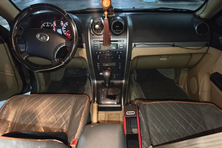 Used Haval H5 Classic 2011 European-style Version Green Quiet 2.0T Automatic 2WD Comfort Model Center Console